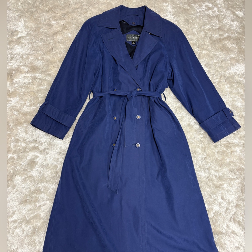 Vtg 90s Navy Blue Trench Coat w/ Suede like 
material Women’s 6 -fair condition